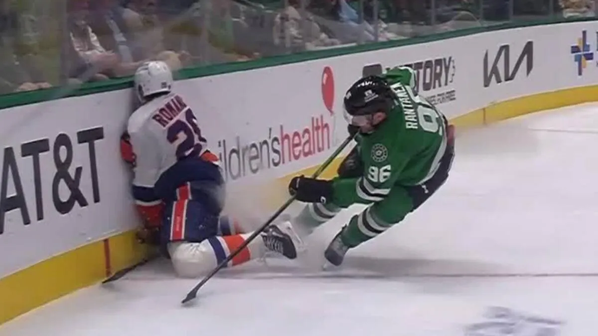 Alexander Romanov right shoulder surgery: Islanders defenseman faces five to six months out - Article News sur NHL Insight