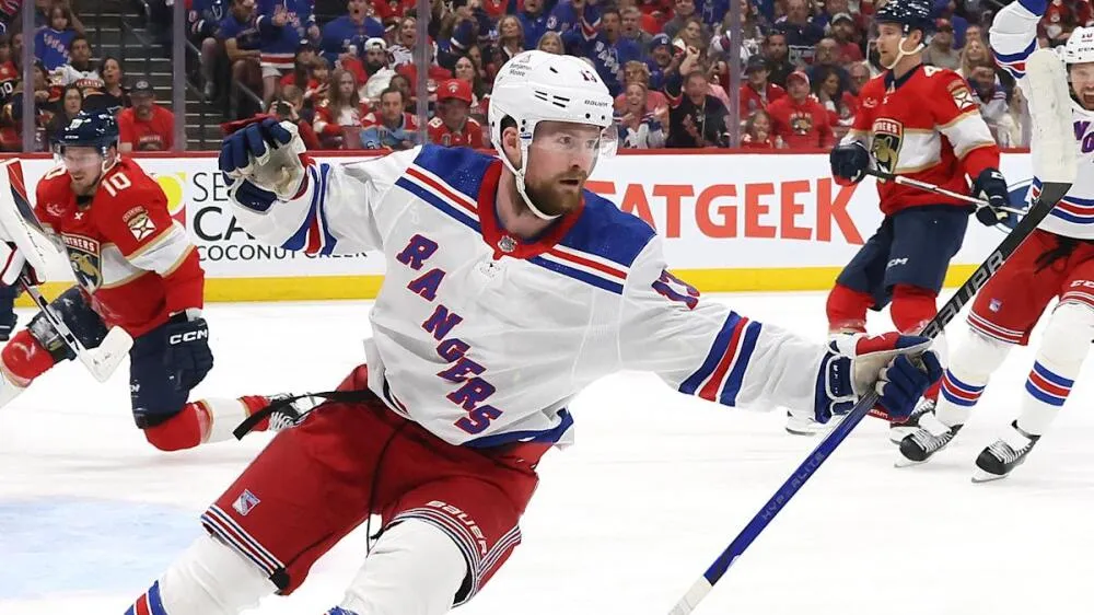 Alexis Lafrenière underperforming with New York Rangers 2024-25 season - Article Analysis sur NHL Insight