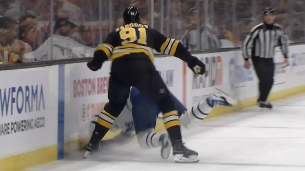 Auston Matthews and Anthony Stolarz Injuries Shock Maple Leafs in 5-3 Loss to Bruins - Article News sur NHL Insight