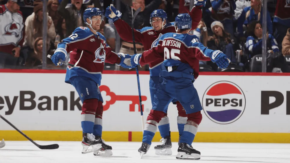 Olofsson’s resurgence powers Colorado’s comeback in Avalanche vs Lightning 3-2 win takeaways - Article News sur NHL Insight