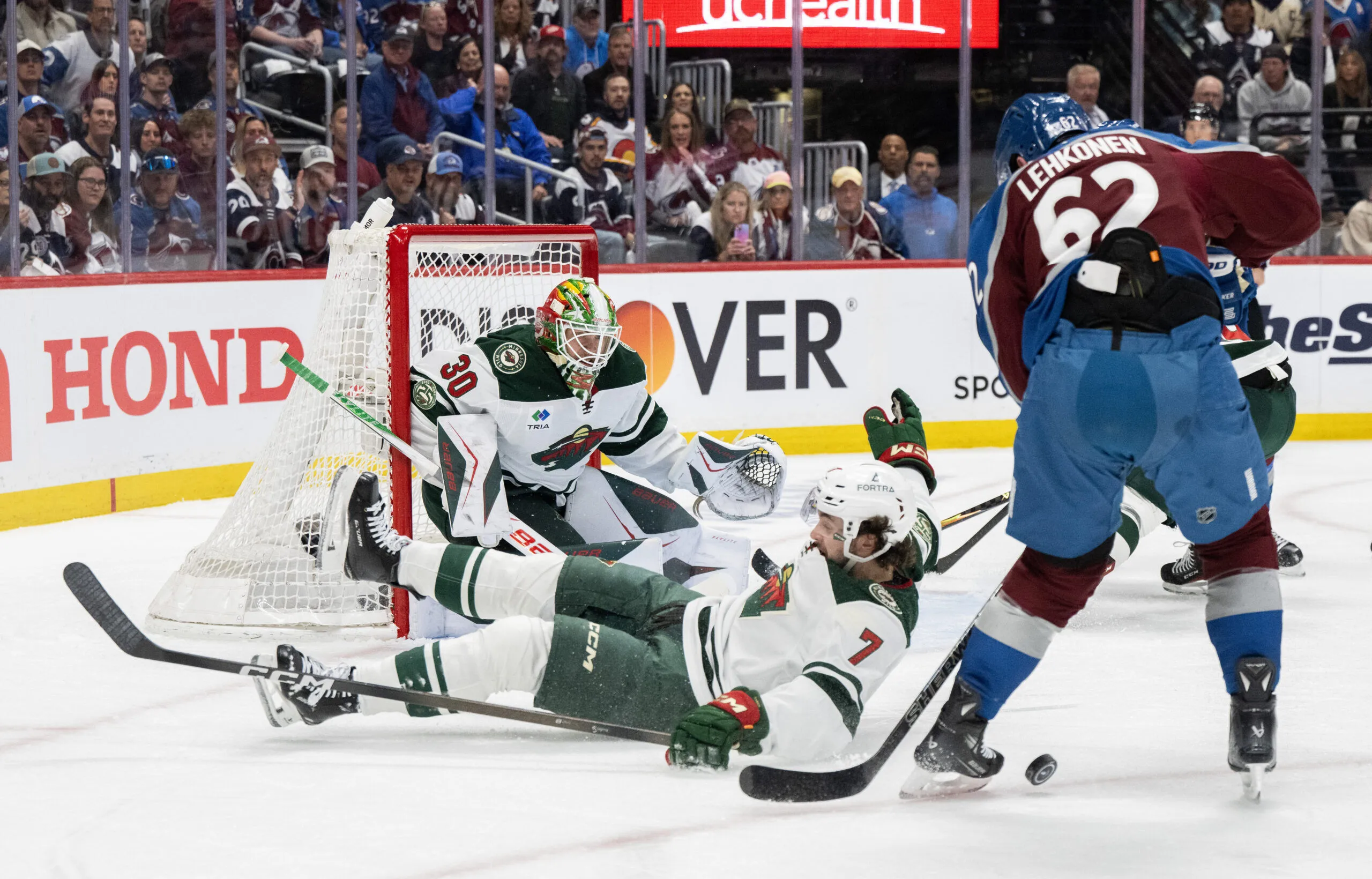 The Avalanche-Wild slugfest reignites NHL playoff format debate - Article Analysis sur NHL Insight