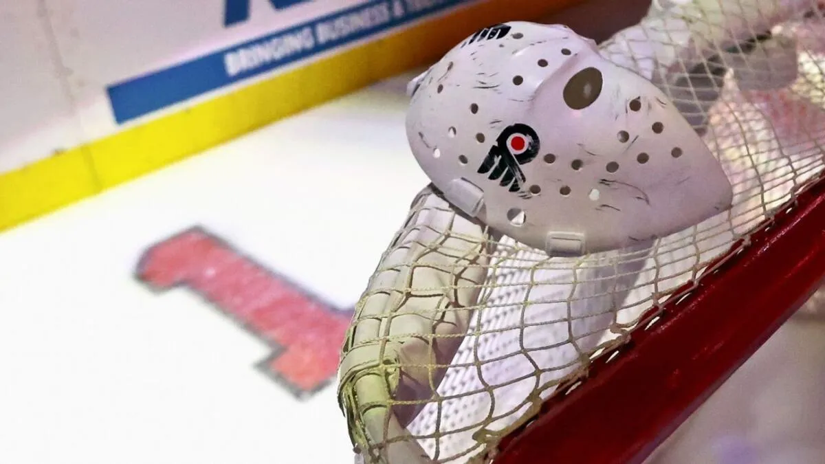 Honoring a legend: Philadelphia Flyers Bernie Parent tribute before game 2025 - Article News sur NHL Insight