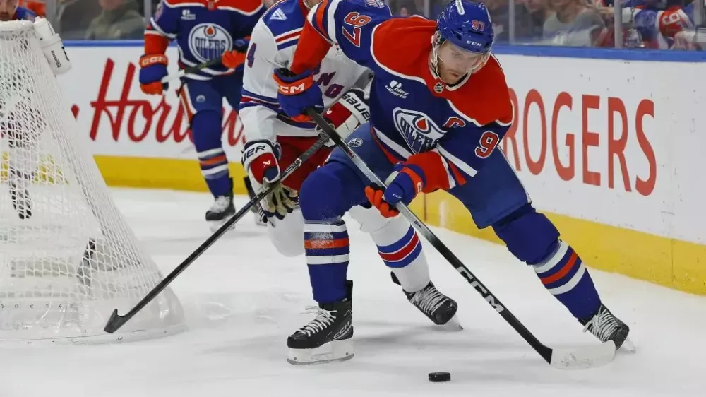 blackhawks-vs-oilers-hockey-showdown-at-rogers-place_3.webp
