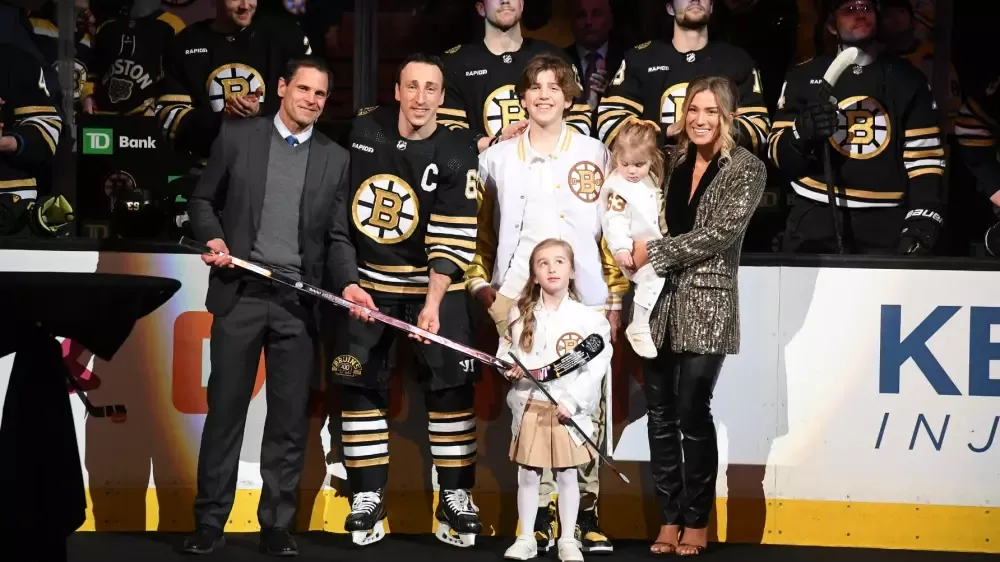 brad-marchand-1000th-point-milestone_2.webp
