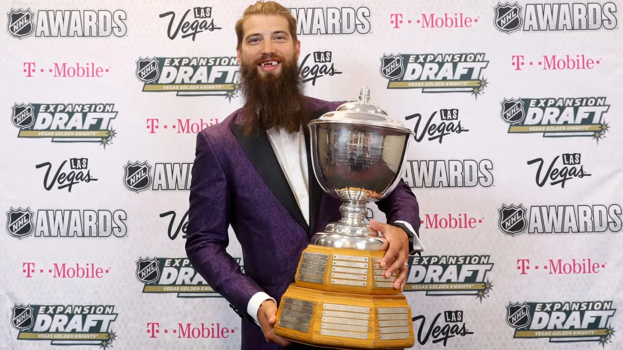Brent Burns Extends Avalanche Stay to Chase Ironman Record - Article Analysis sur NHL Insight