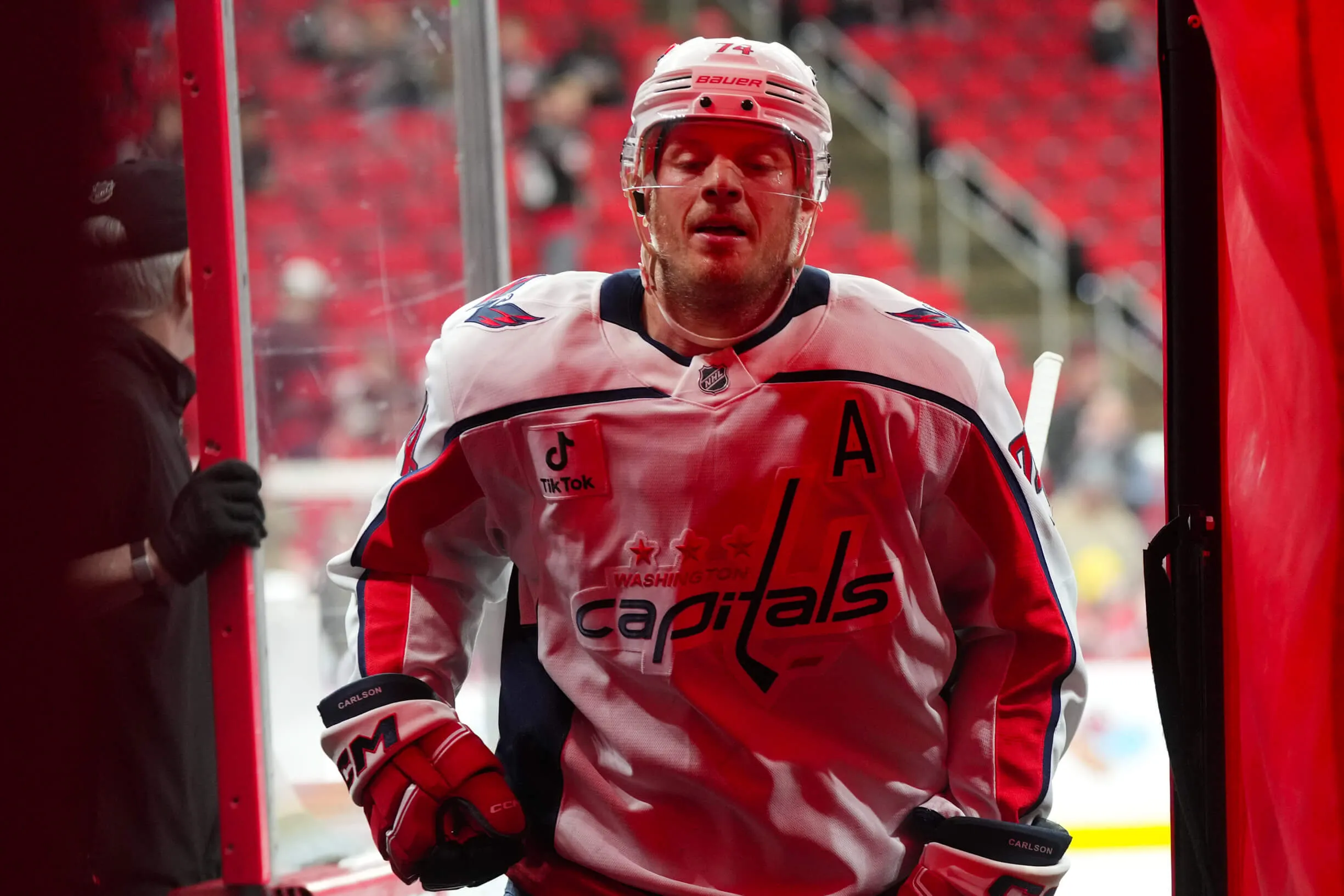 Carolina Hurricanes secure John Carlson rights in deadline follow-up - Article Analysis sur NHL Insight