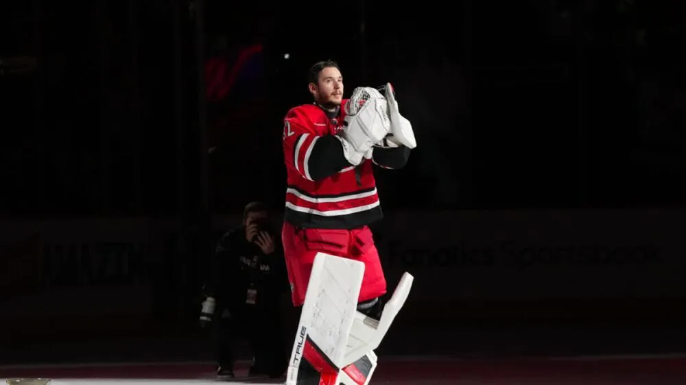 Carolina Hurricanes 3 Stars of October 2025 - Article Analysis sur NHL Insight