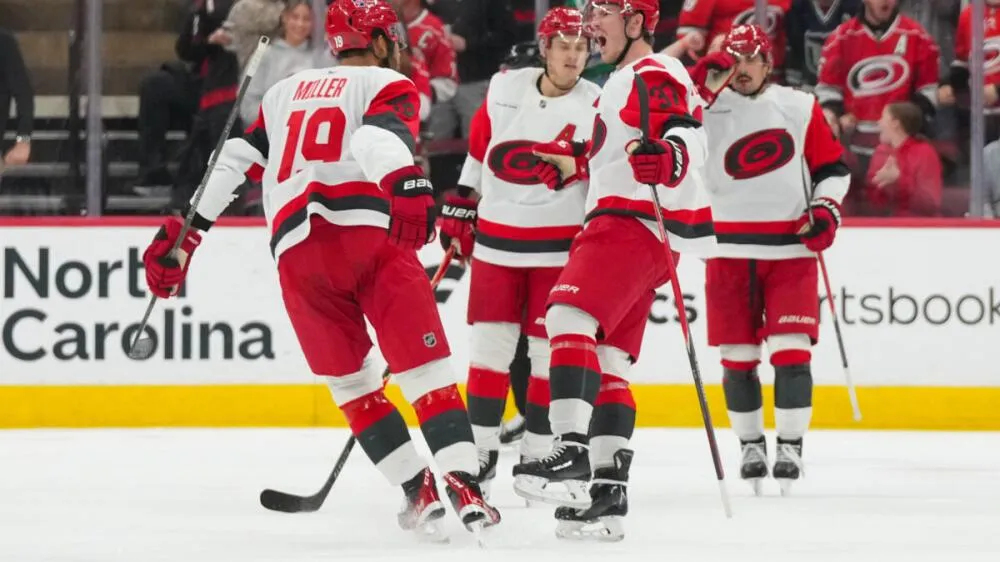 Carolina Hurricanes vs Washington Capitals Veterans Day Game Preview: Offensive Firepower Meets Defensive Resilience - Article News sur NHL Insight