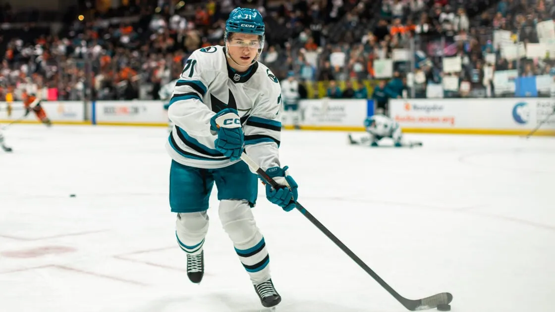 Macklin Celebrini Hometown Discount Could Reshape Sharks Cap Strategy - Article Analysis sur NHL Insight