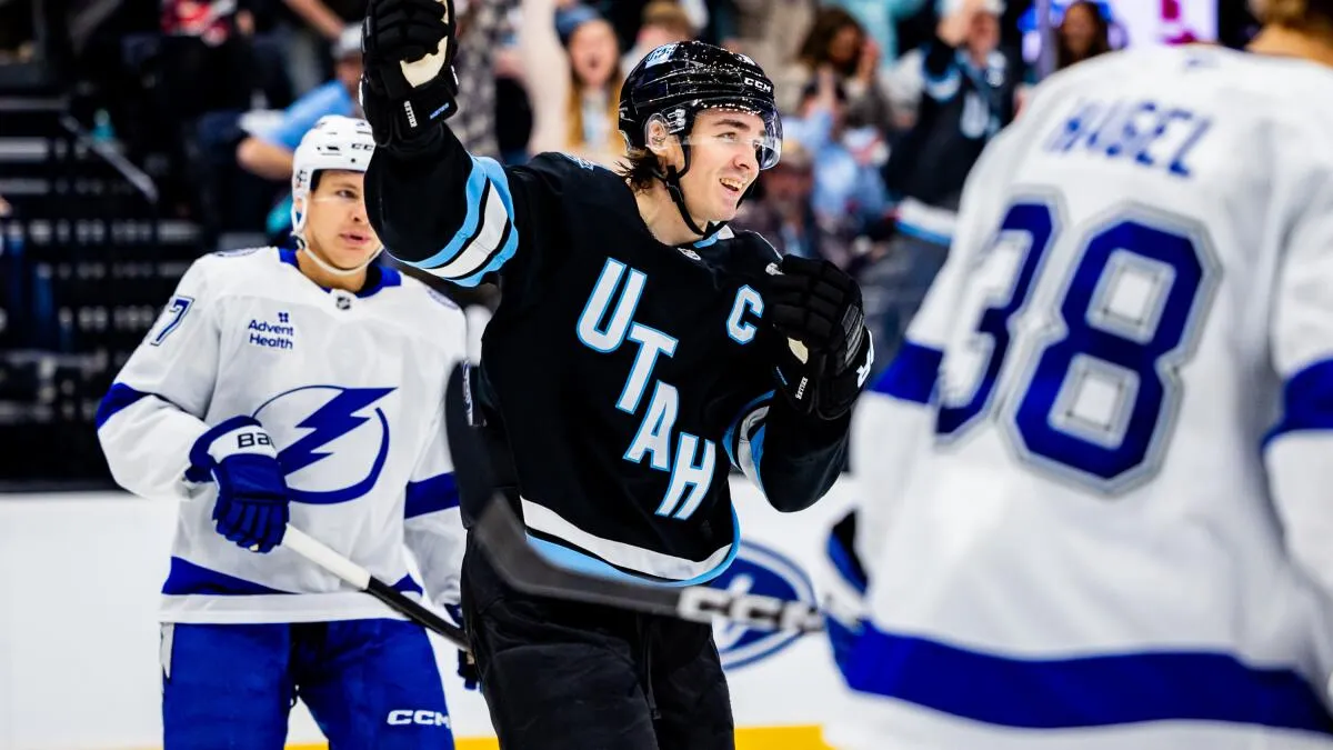 Clayton Keller to play NHL game after father's death: A testament to strength and team unity - Article News sur NHL Insight