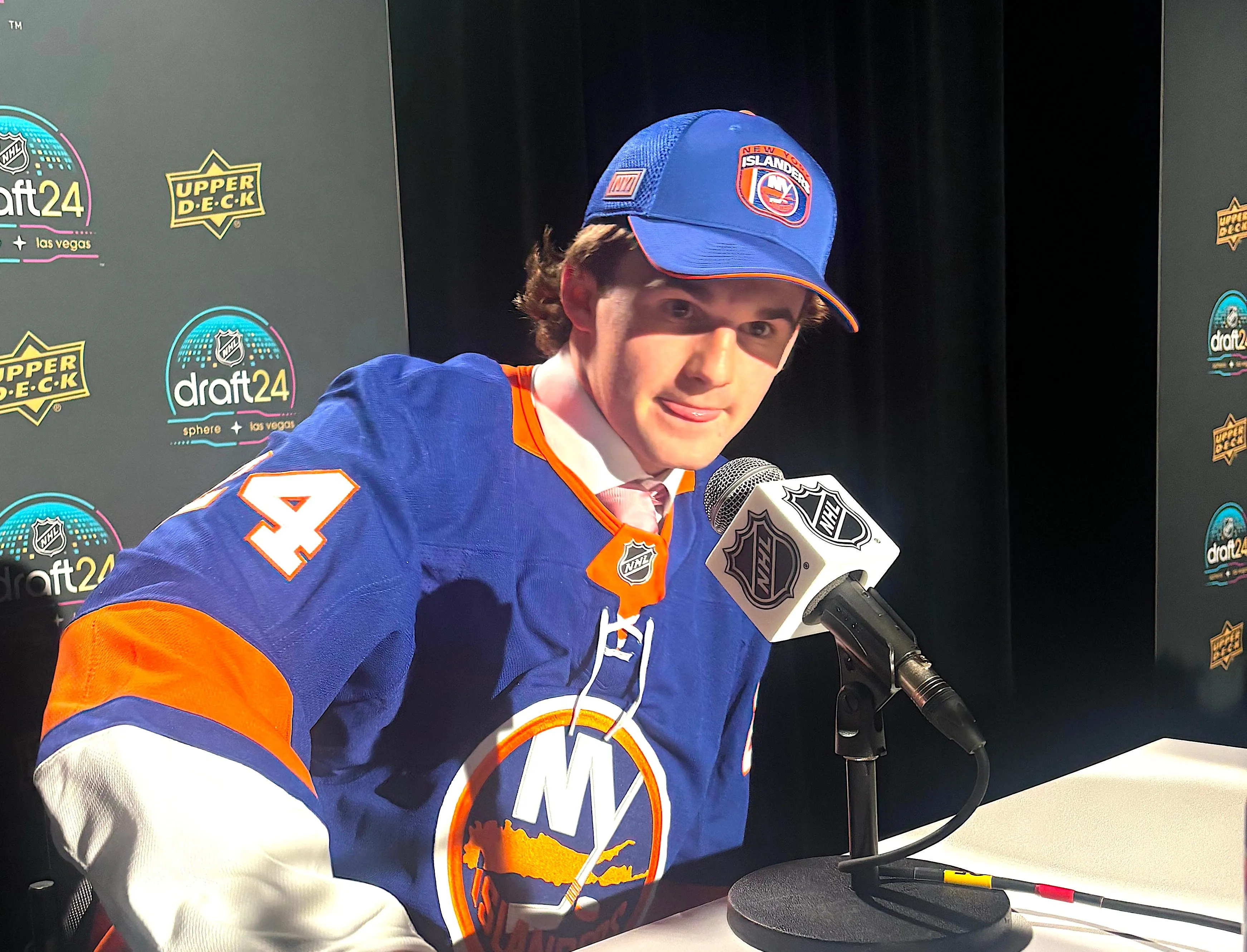 New York Islanders sign top prospect Cole Eiserman to entry-level contract - Article Draft & Prospects sur NHL Insight
