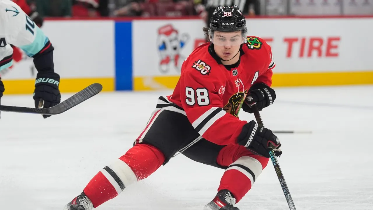 Blackhawks Lock Bedard With Five-Year Deal - Article News sur NHL Insight