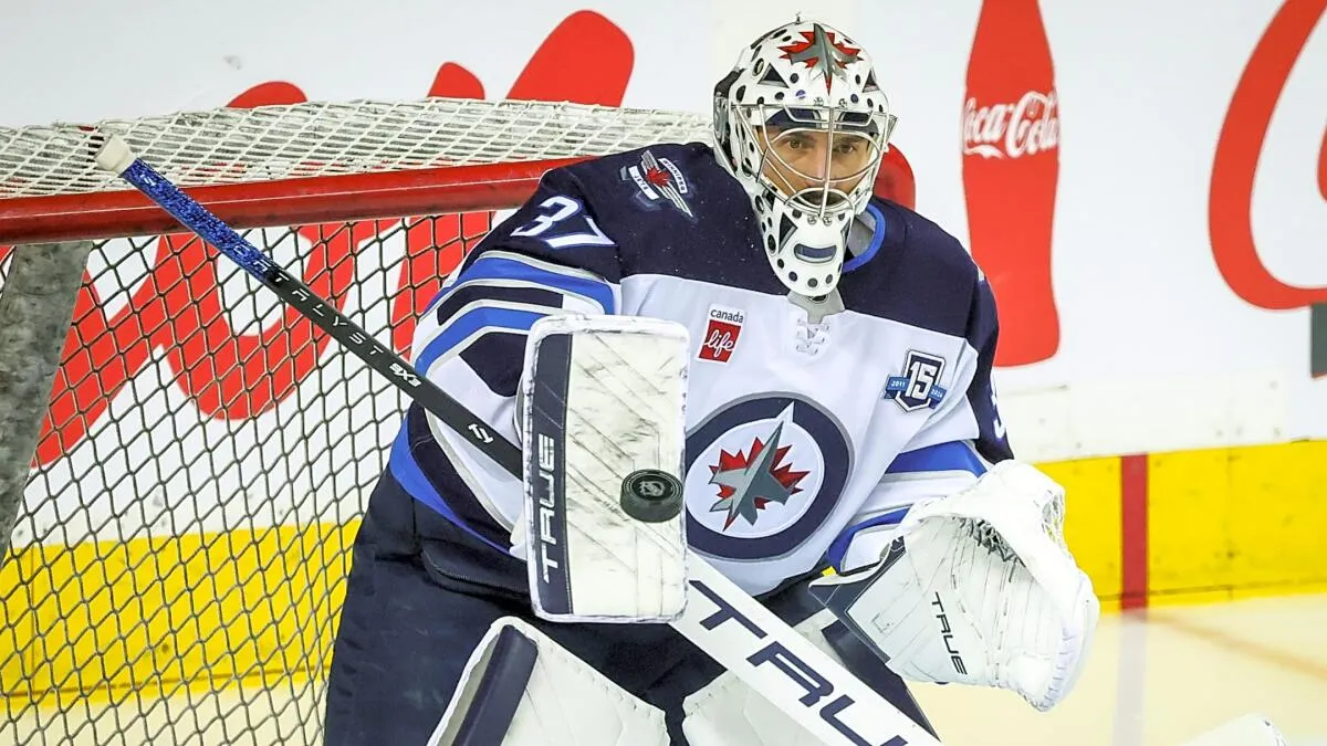 Connor Hellebuyck knee arthroscopy 4-6 weeks Jets: Reigning MVP set for surgery as Winnipeg pivots to new goaltending duo - Article News sur NHL Insight