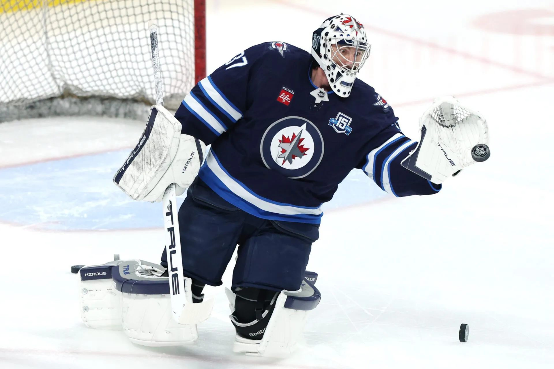 connor-hellebuyck-trade-talks_0.jpg