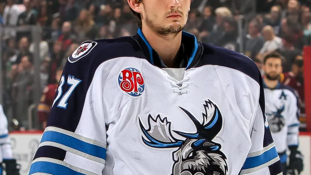Connor Hellebuyck: The Hart and Vezina Trophy Trailblazer Behind Winnipeg’s Contender - Article Analysis sur NHL Insight