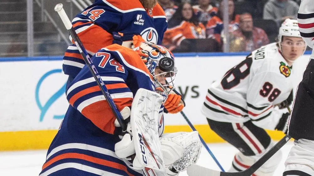 Connor McDavid defends Evan Bouchard after Oilers win over Chicago Blackhawks with strong words - Article News sur NHL Insight