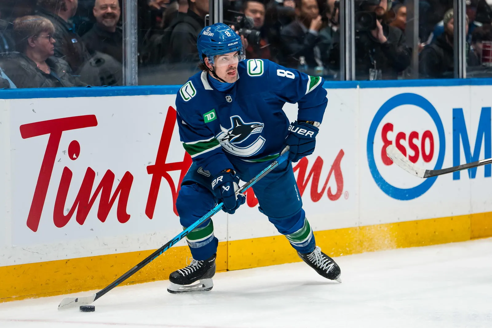 Blue Jackets acquire Conor Garland for 2 draft picks - Article News sur NHL Insight