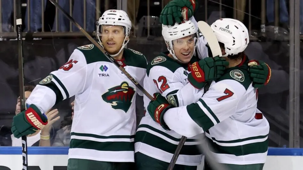 danila-yurov-first-nhl-goal-madison-square-garden_5.jpg