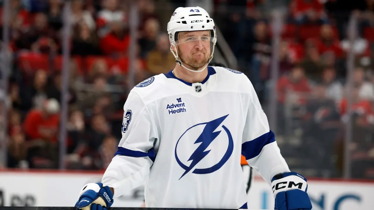 Maple Leafs Land Raddysh to Fix Right-Shot Gap - Article Analysis sur NHL Insight