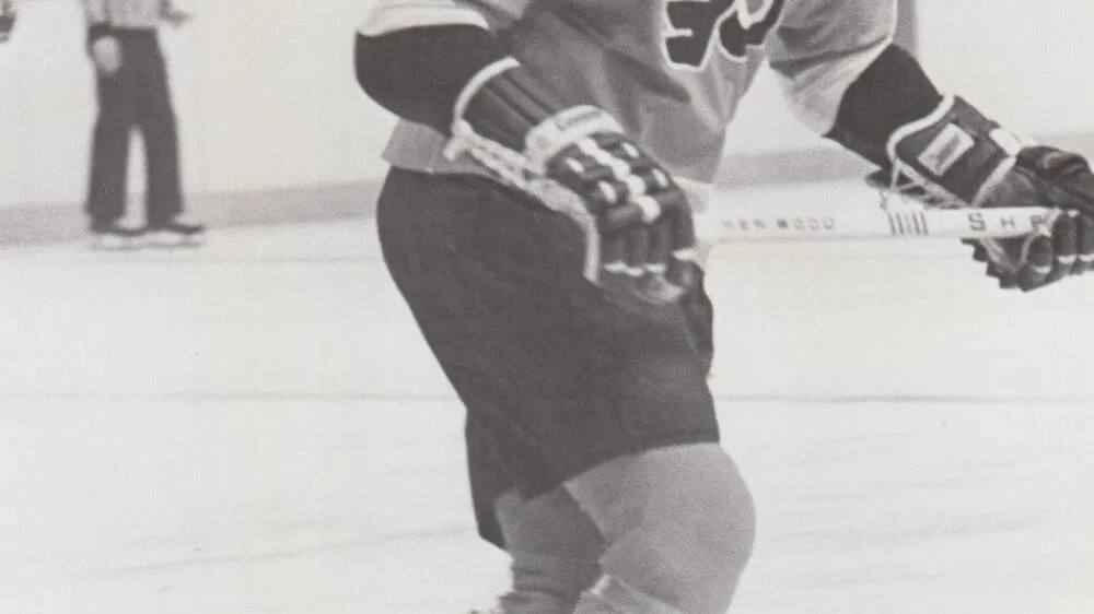 Dave Schultz The Hammer: Philadelphia Flyers Enforcer – Early Years, Rise to Prominence, and Legacy - Article News sur NHL Insight