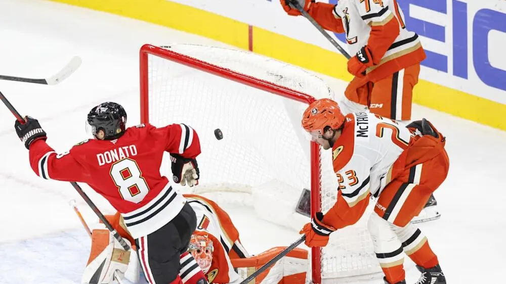 Chicago Blackhawks 3-2 Win Over Tampa Bay Lightning: Donato Delivers Late Goal - Article News sur NHL Insight