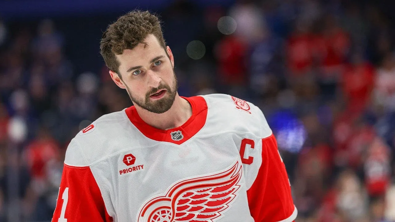 Dylan Larkin Trade Request Reshapes Red Wings Offseason Plans - Article Analysis sur NHL Insight
