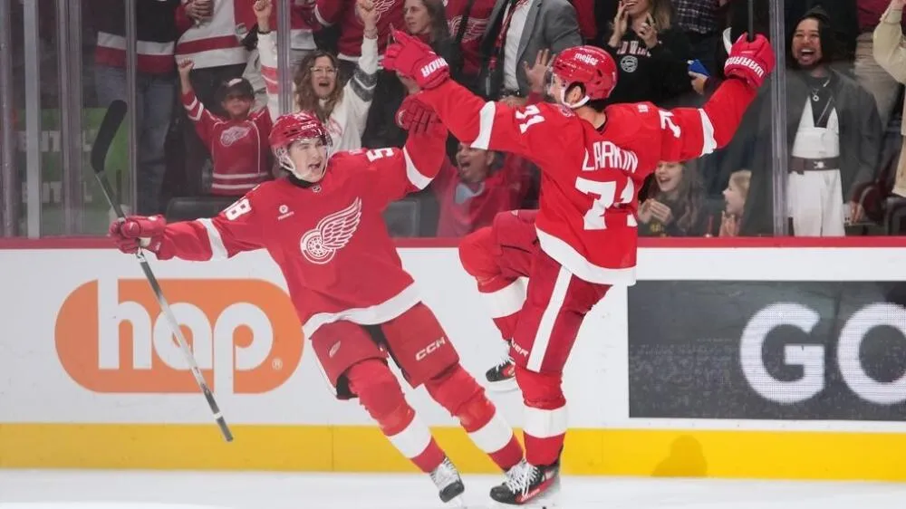 Dylan Larkin's two-goal game propels Red Wings past Blues 5-2 - Article News sur NHL Insight