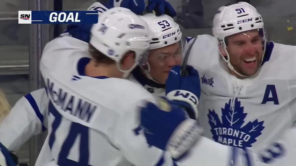 Easton Cowan nets first NHL goal for Maple Leafs vs. Flyers - Article News sur NHL Insight