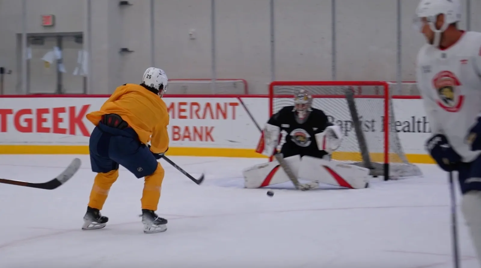 Panthers' Evan Rodrigues likely out for rest of season after broken finger - Article News sur NHL Insight