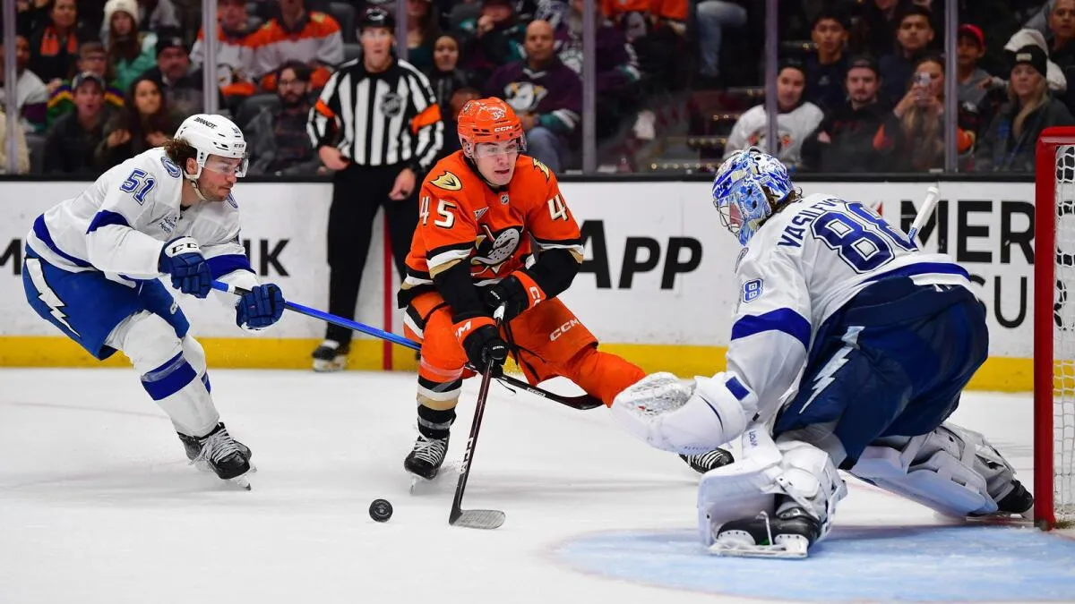 Fantasy hockey pickups: Assessing Hellebuyck and Nichushkin for 2026 - Article Analysis sur NHL Insight
