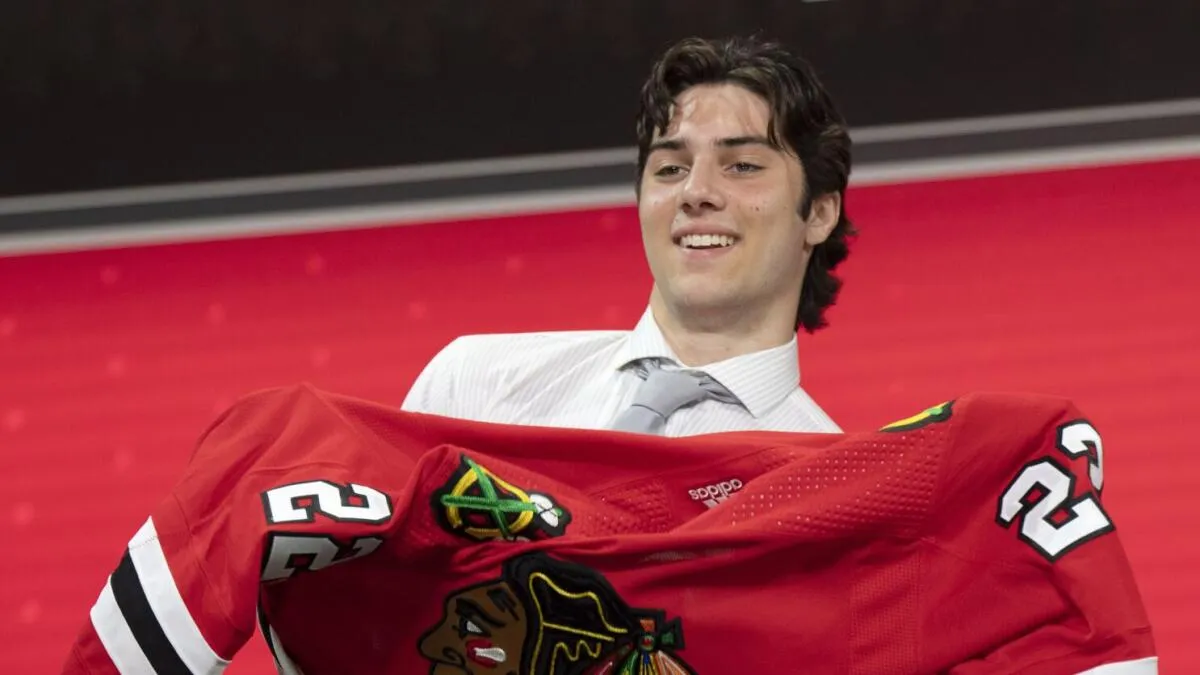 Frank Nazar eyes Blackhawks return after month-long injury absence - Article News sur NHL Insight