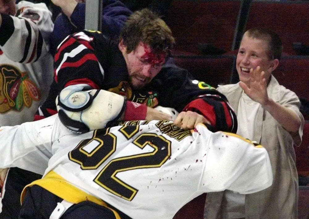 Sabres' Sam Carrick injures left arm in fight with Islanders' Anders Lee - Article News sur NHL Insight