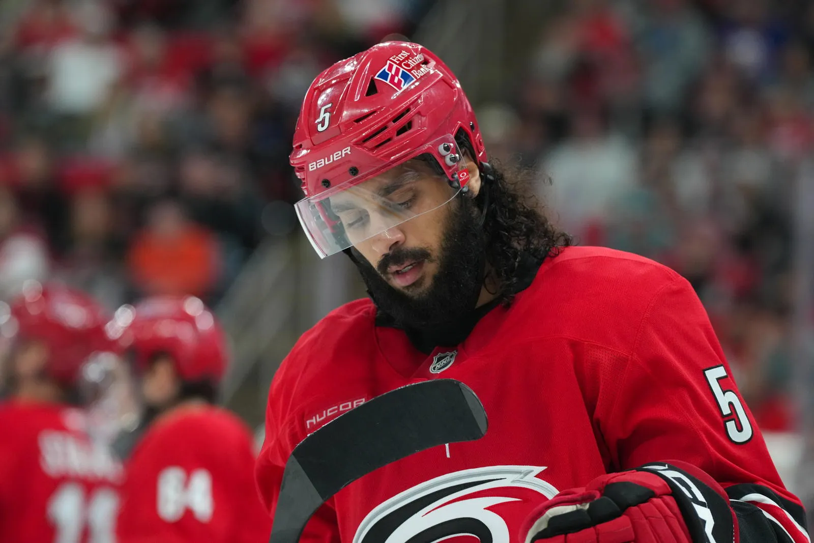 Hurricanes defenseman Jalen Chatfield sidelined by lower-body injury - Article News sur NHL Insight
