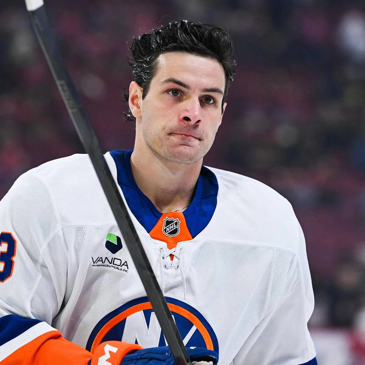 Islanders explore Barzal trade to unlock cap space - Article Analysis sur NHL Insight