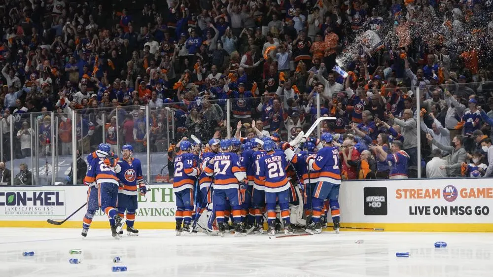 Barzal’s OT Heroics Lift Islanders to 3-2 OT Win Over Devils - Article News sur NHL Insight