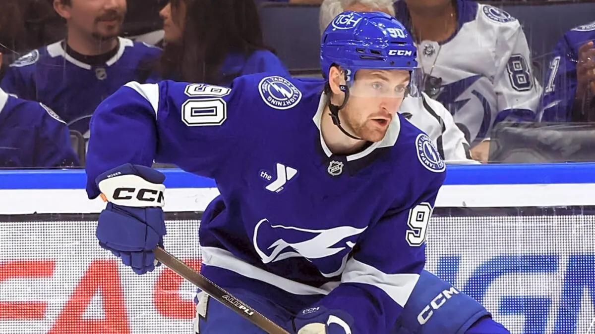 Tampa Bay Lightning defenseman J.J. Moser eight-year contract extension: A strategic investment in defensive stability - Article Draft & Prospects sur NHL Insight