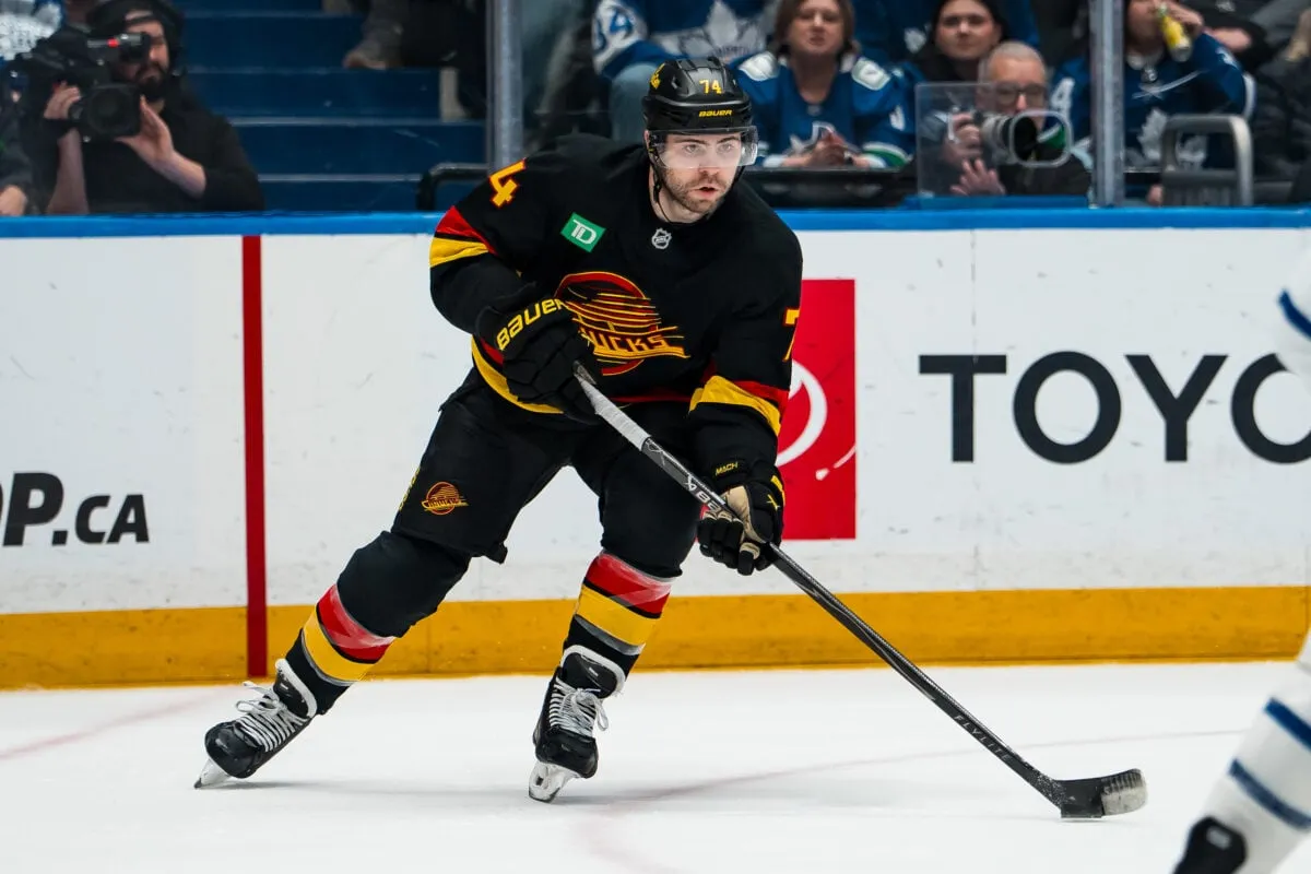 jake-debrusk-vancouver-canucks-2025-26_3.jpg