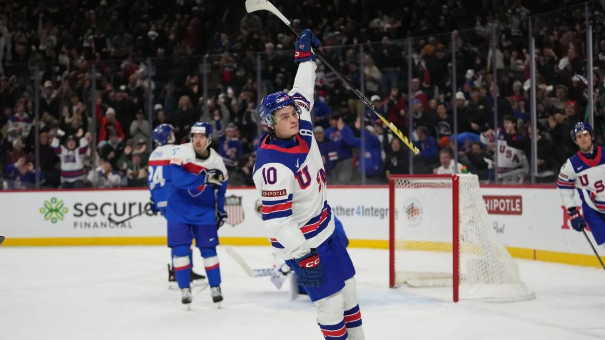 The rising star shines: James Hagens two goals World Junior Championship USA Slovakia 2025 - Article News sur NHL Insight