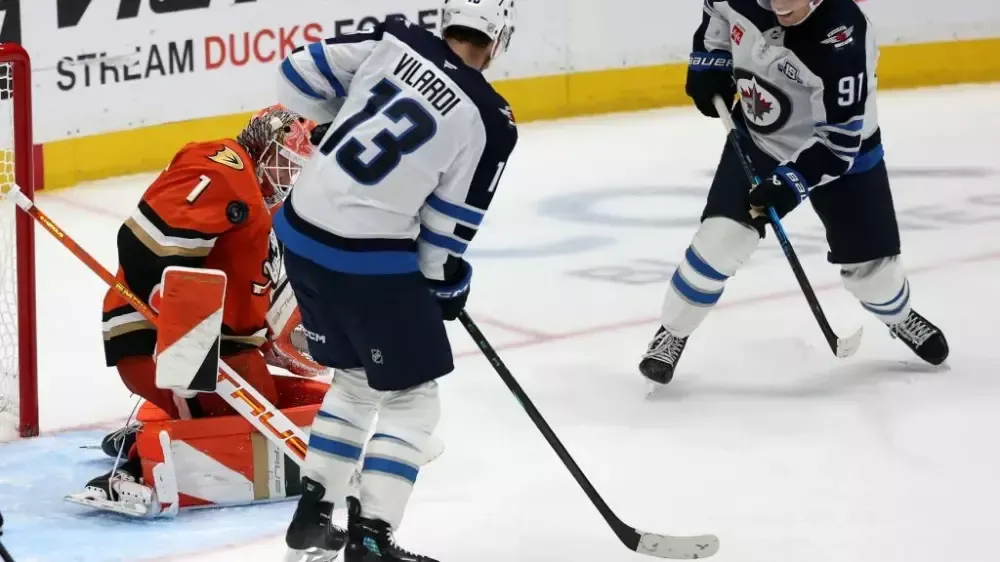 jets-vs-canucks-rivalry-game-rogers-arena-november-11-2025_0.webp