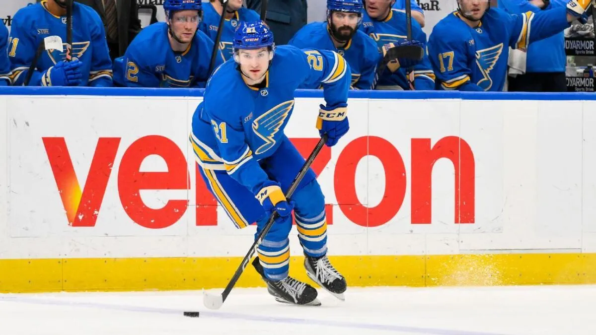 St. Louis Blues rookie Jimmy Snuggerud wrist surgery six weeks out: A major blow to playoff hopes - Article News sur NHL Insight