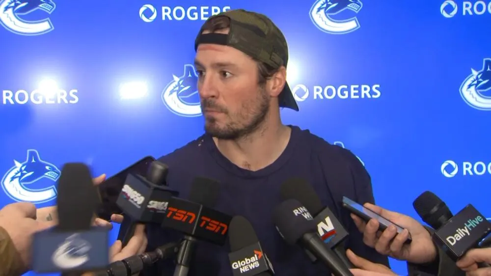 Canucks fans rally behind J.T. Miller after emotional return - Article News sur NHL Insight