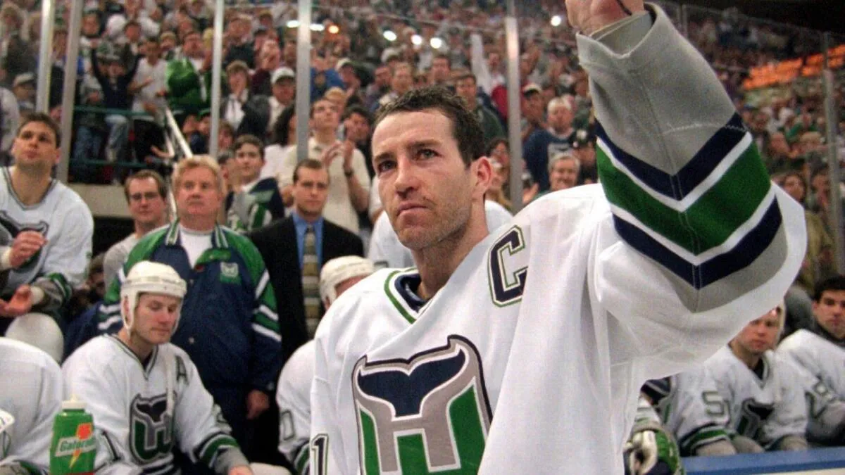 Kevin Dineen’s pancreatic cancer battle: A hockey family’s fight against the disease - Article News sur NHL Insight