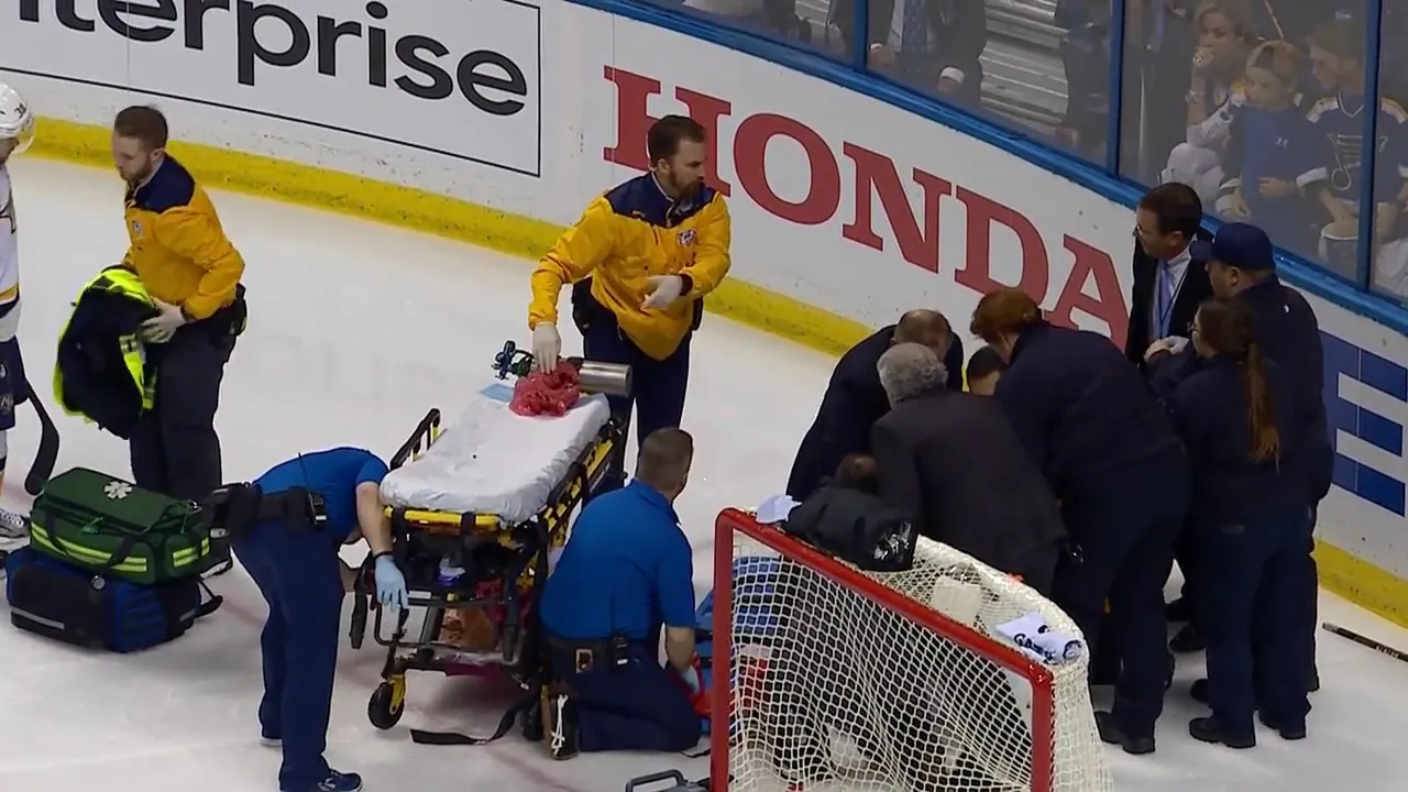 Switzerland's Kevin Fiala stretchered off with leg injury in Olympics loss to Canada - Article News sur NHL Insight