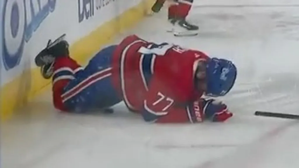 Canadiens' Kirby Dach exits game after high hit from Ducks' Jeffrey Viel - Article News sur NHL Insight