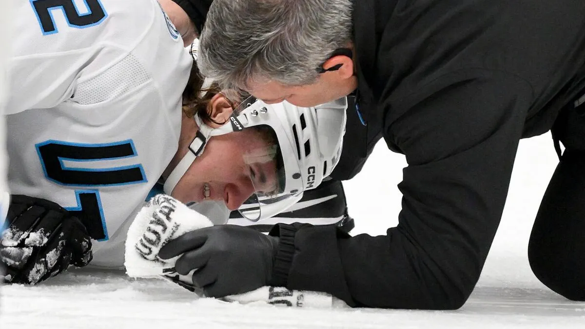 Logan Cooley out indefinitely with lower-body injury: Mammoth lose star forward in crucial playoff push - Article News sur NHL Insight