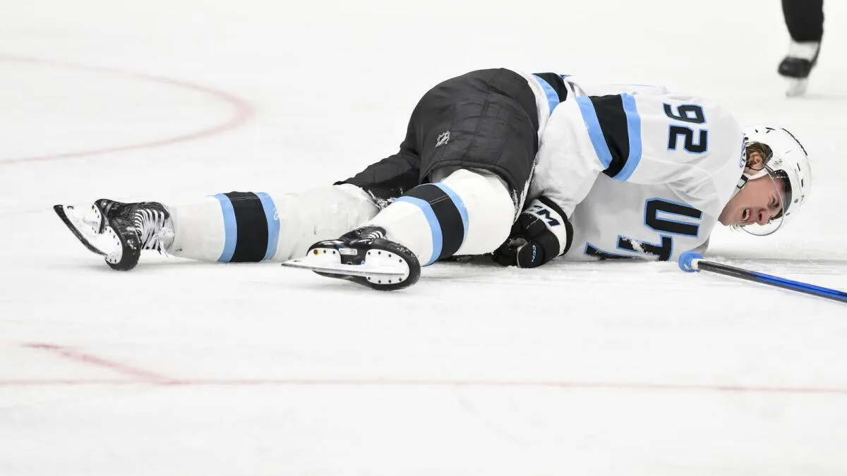 Utah Mammoth star Logan Cooley faces eight-week recovery timeline after lower-body collision - Article Analysis sur NHL Insight