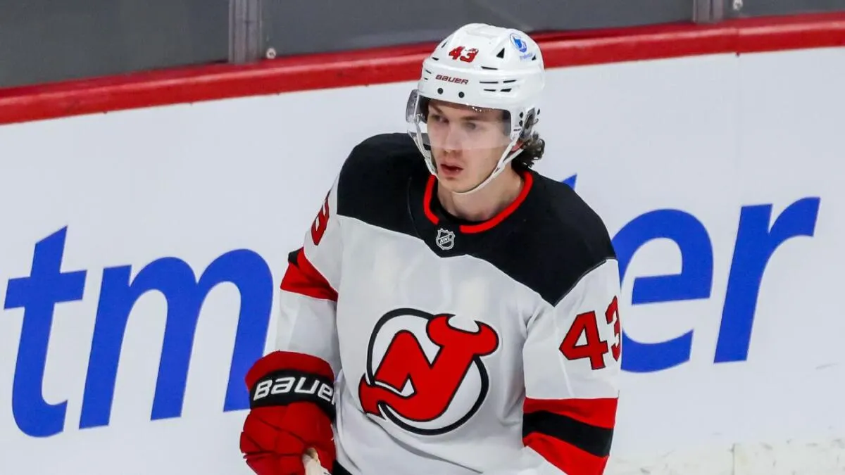 Devils' Luke Hughes chooses rehab over surgery for upper-body injury - Article News sur NHL Insight