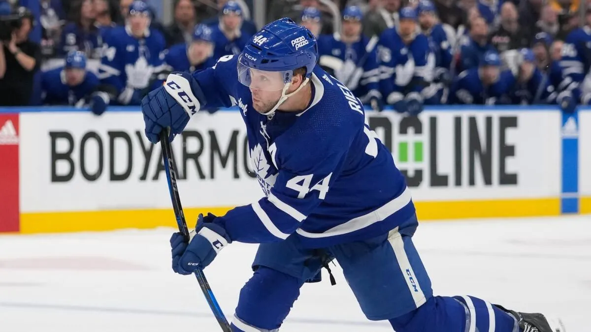 Toronto Maple Leafs place Brandon Carlo on IR, recall Jacob Quillan amid defensive shuffle - Article News sur NHL Insight