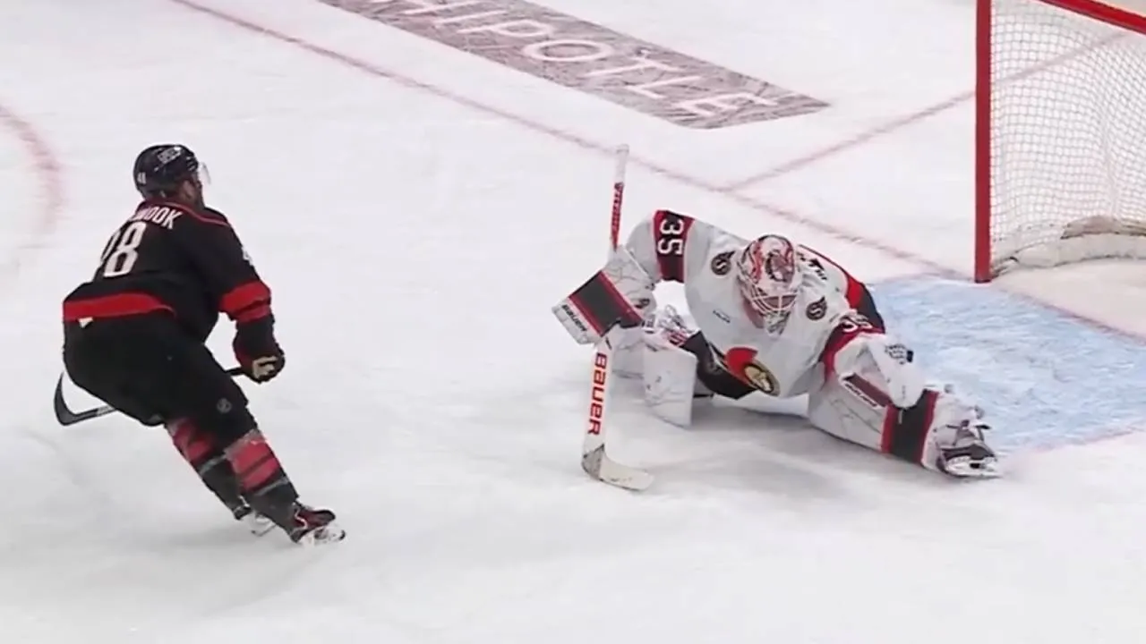 Martinook's double-overtime winner gives Hurricanes 2-0 series lead - Article News sur NHL Insight
