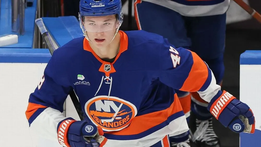 Matthew Schaefer becomes youngest defenseman in NHL history with multi-goal game - Article News sur NHL Insight